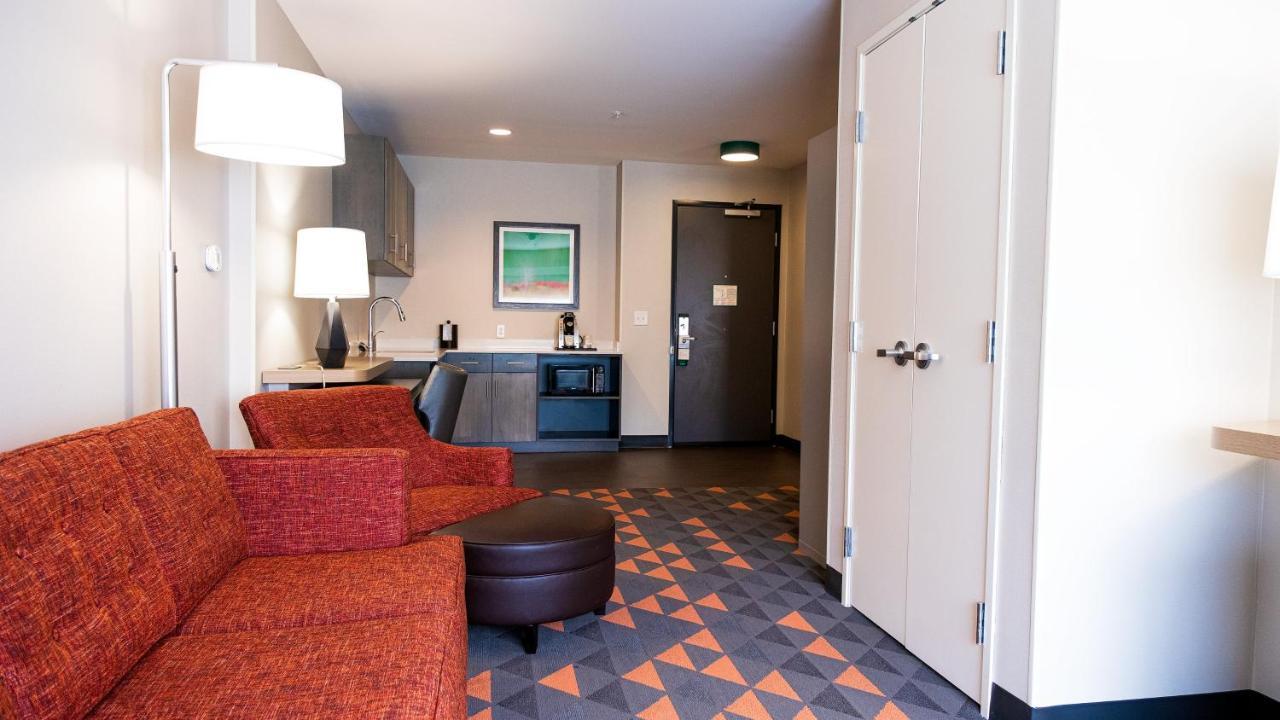 Holiday Inn & Suites Philadelphia W - Drexel Hill, An Ihg Hotel Экстерьер фото