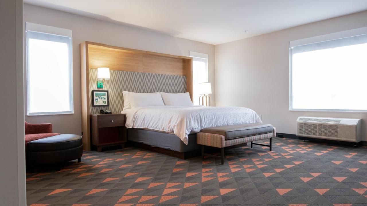 Holiday Inn & Suites Philadelphia W - Drexel Hill, An Ihg Hotel Экстерьер фото